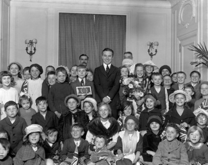 Charlie Chaplin at the Ritz with 50 children from Hoxton in 1921.