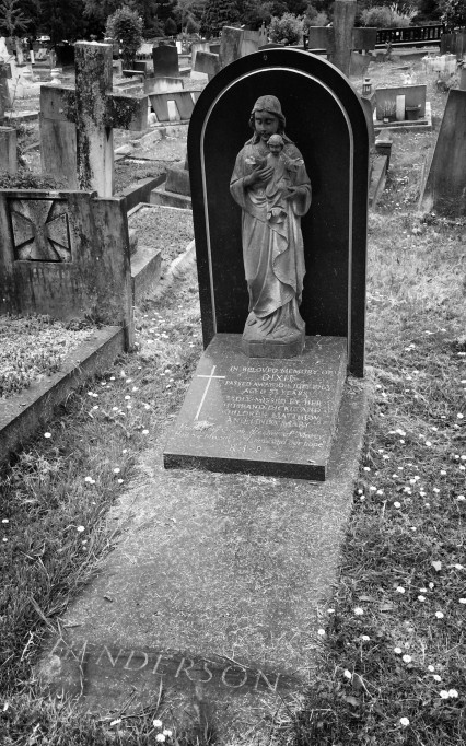 Dixie Henderson's grave in Gunnersbury Cemetery in Acton.