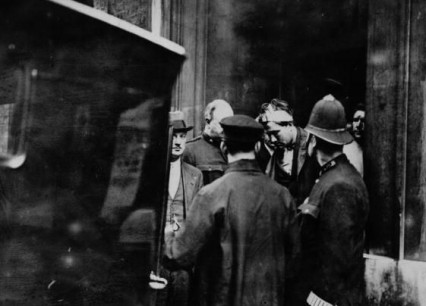 The arrest of Reginald Dunne and James Connolly