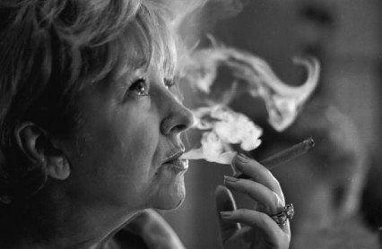 Beryl Reid learning to smoke a cigar for her role in the film