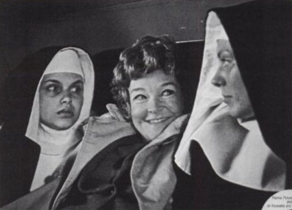 Beryl Reid in the back of a taxi with nuns scene