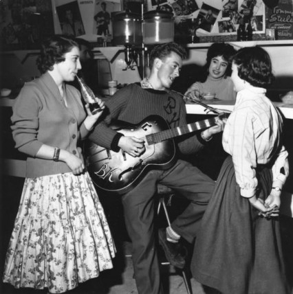 Bill Kent entertaining the ladies at the 2 I's coffee bar