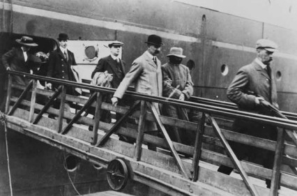 Dr Crippen being led off the SS Montrose, seemingly by one of the Thompson twins but more likely by Chief Inspector Dew