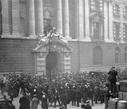 The Old Bailey during the trial of Dr Crippen August 10th 1910