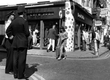 girl-outside-lord-john-carnaby-st-july-67