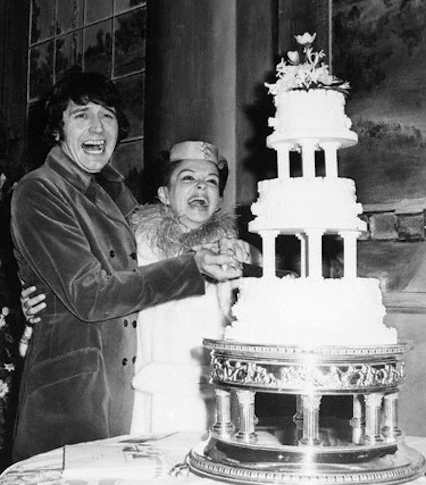 judyandmickeyweddingcake Actually there was one celebrity guest at the 